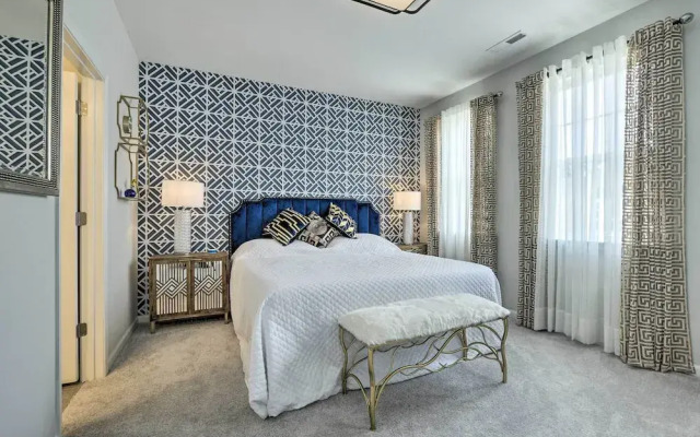 Tasteful Durham Townhome - 6 Mi to Downtown!