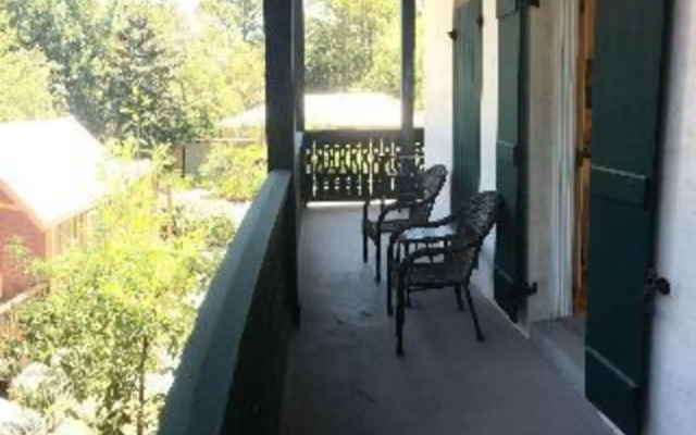 Hibiscus Coffee & Guesthouse