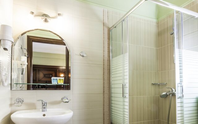 Dellas Boutique Hotel