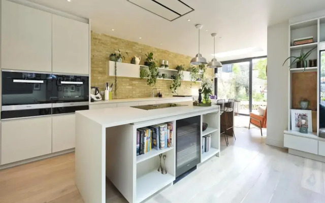 Artistic Apartment