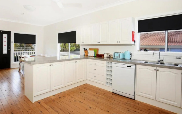 Tilly's Retreat - Pet Friendly - 3 Min Walk to Beach