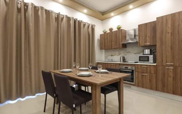 Gem Beachfront Apt With Amazing Bay and Sea Views