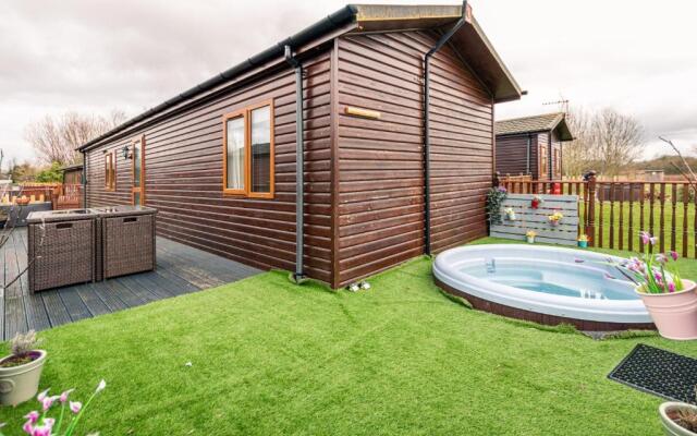 La-Serenite Lodge With Hot Tub