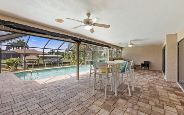 Sunset Palms Dockside Retreat