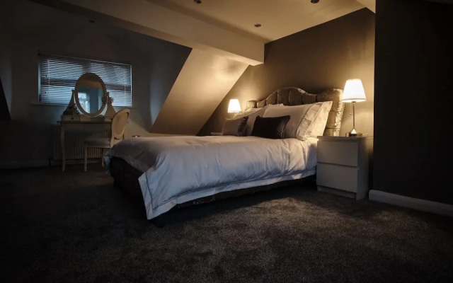 The Townhouse Simple2let Serviced Apartments