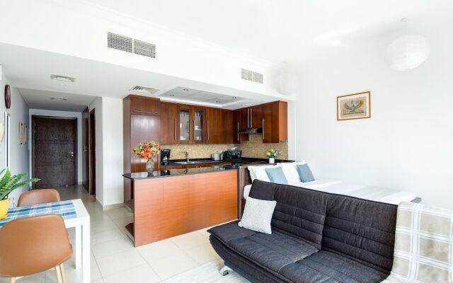 Spacious Studio in new 8 Boulevard Walk!