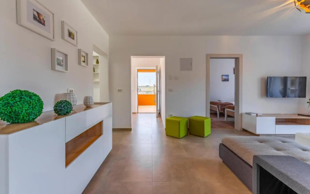 Holiday House emjalemi