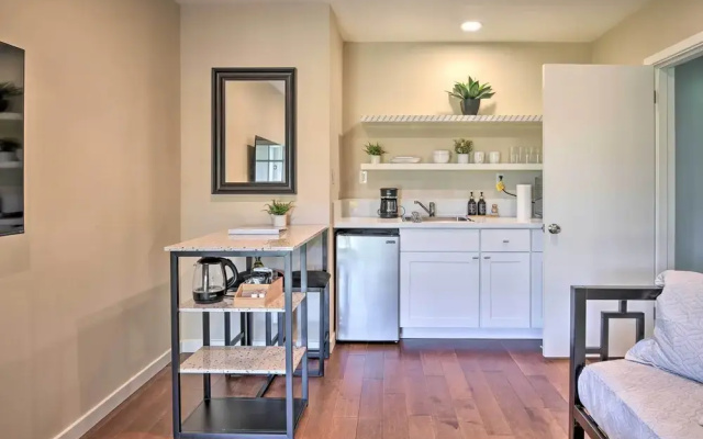 Los Angeles Suite ~ 7 Mi to Venice Beach!
