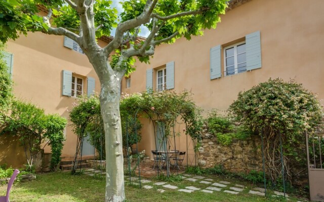 Secluded Holiday Home in Rustrel With Swimming Pool