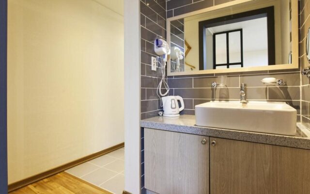 Gyeongpodae The Hotel Business