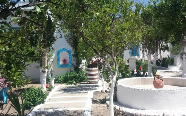 PERIVOLI 4-CHORA(5min away from the center by car)