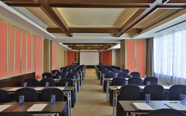 Holiday Inn & Suites Makati by IHG