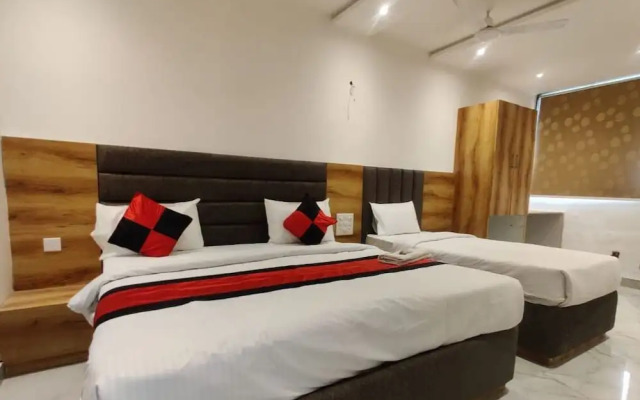 OYO 8743 Hotel Ravi Palace
