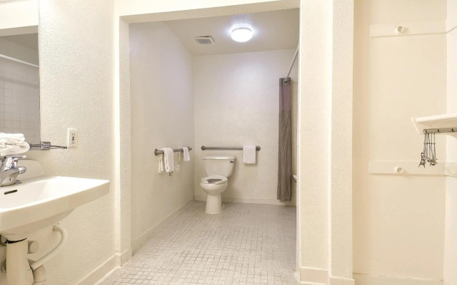 Motel 6 San Diego, CA - Downtown