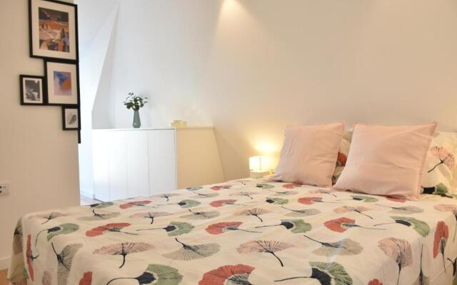 Sunny Penthouse whith balcony 9min walk main station