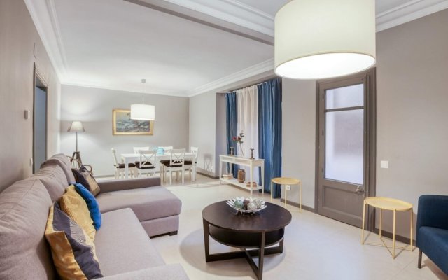 Lovely And Spacious 4 Bed, Sleeps 8 In Bcn Center