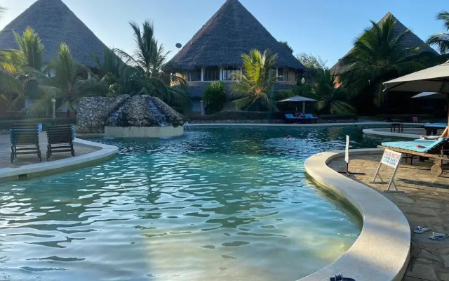 Lux Suites Tembo Court Apartments