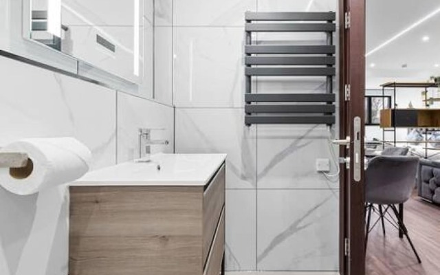 Modern Spacious Suite Sleeps 4 in Central London