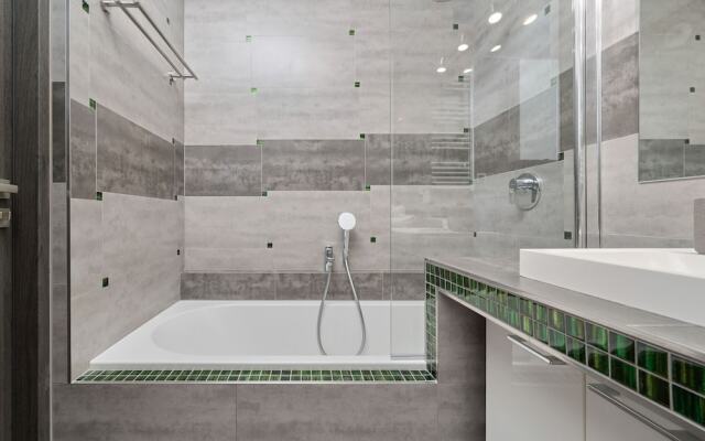 Floral Apartment Nyska by Renters