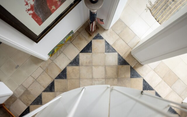 Old Jaffa Artistic Retreat by Sea N Rent