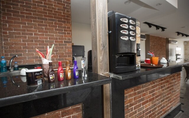 Brothers Pyramids View