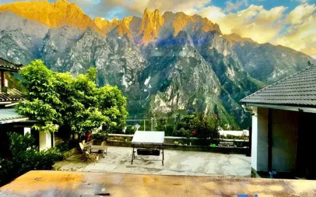 Shangri-La Zouma Homestay