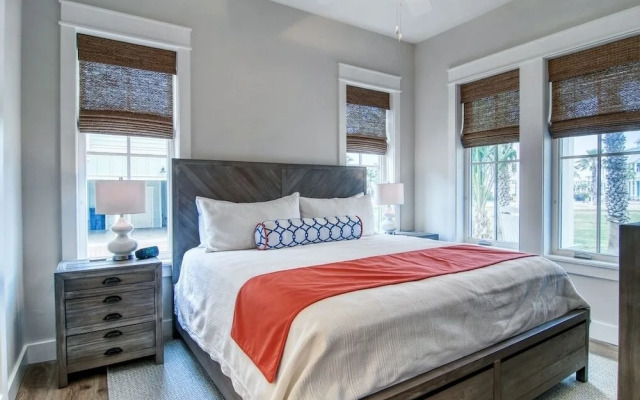 Seaside Sojourn 111 LA