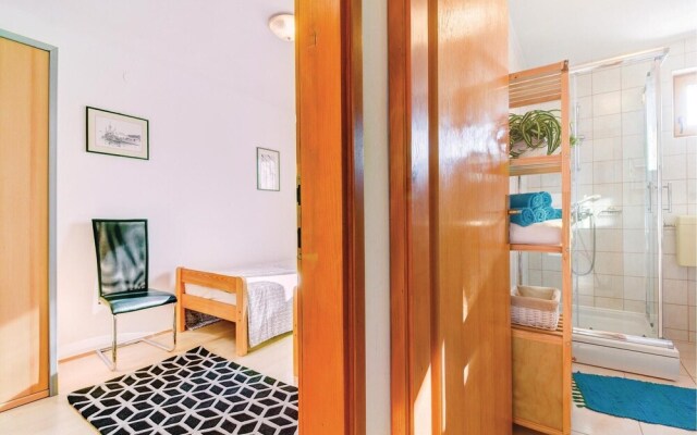 Beautiful Home in Valbandon With Wifi and 2 Bedrooms