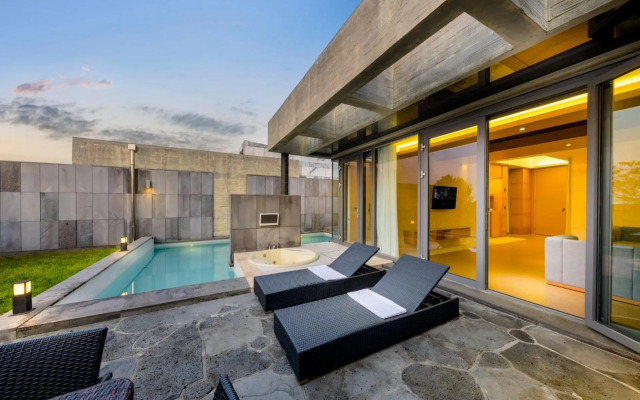 Luston Villa & Hotel