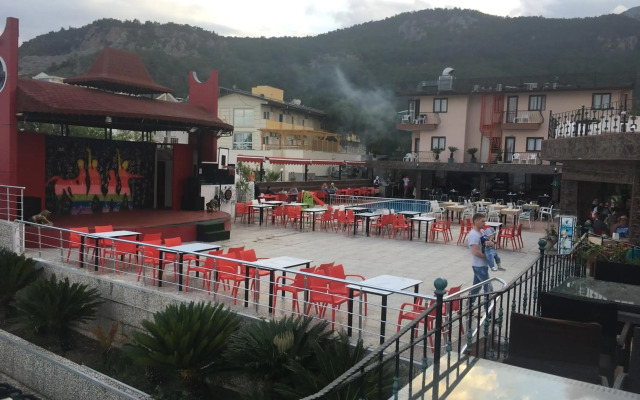 Aleria Belport Beach Hotel