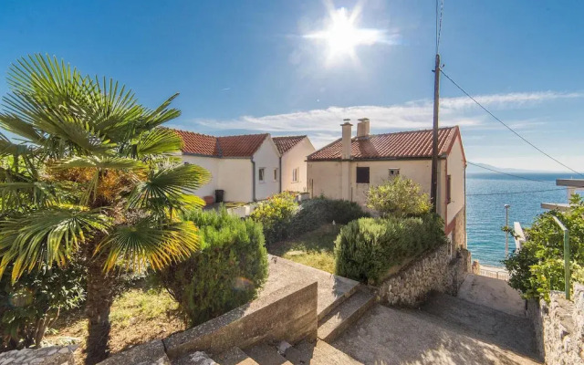 Beautiful Apartment in Brist With 1 Bedrooms and Wifi