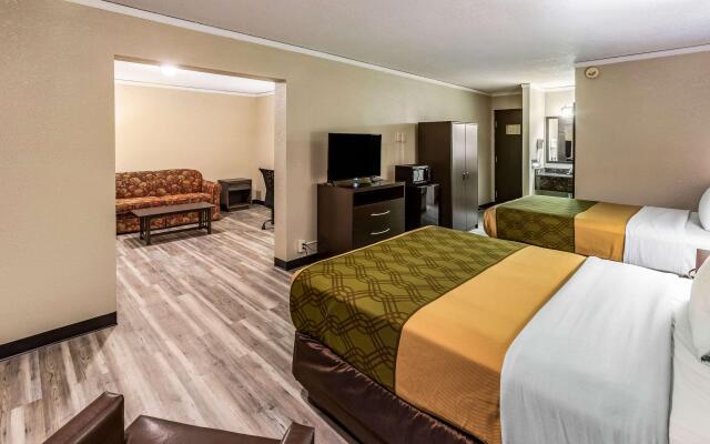 Econo Lodge Inn & Suites