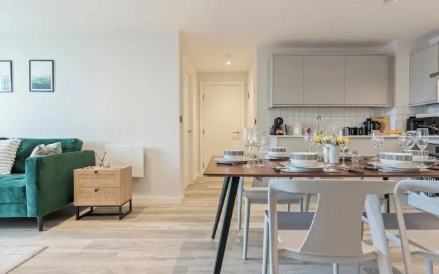 Meadow Haven 2 Bed 2 Bath, On-street Park, Netflix