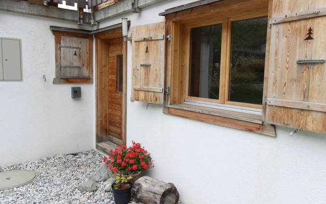 Luxury Chalet with Hot Tub in La Tzoumaz