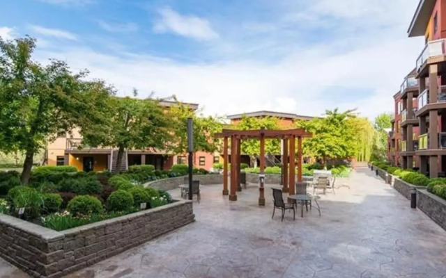 Ground Level Condo Backing Onto Creek #122