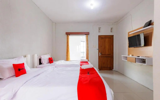 RedDoorz near Taman Rekreasi Selecta