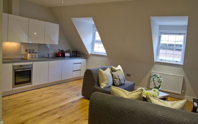 Icon Brentwood City Apartment
