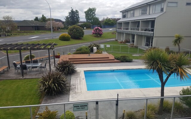 300 Lake Terrace