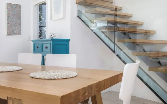 Stunning She Oak Lane 2 BR Apartment