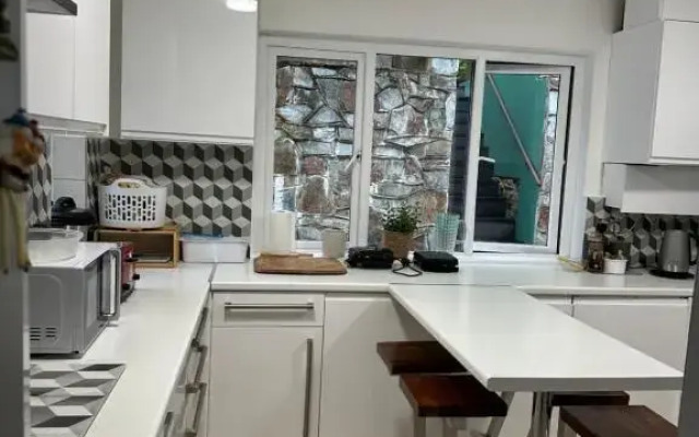 Aremo Room 1
