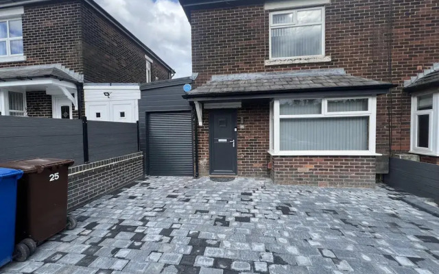 Whole House -sleeps4-parking-garden-bikinghiking