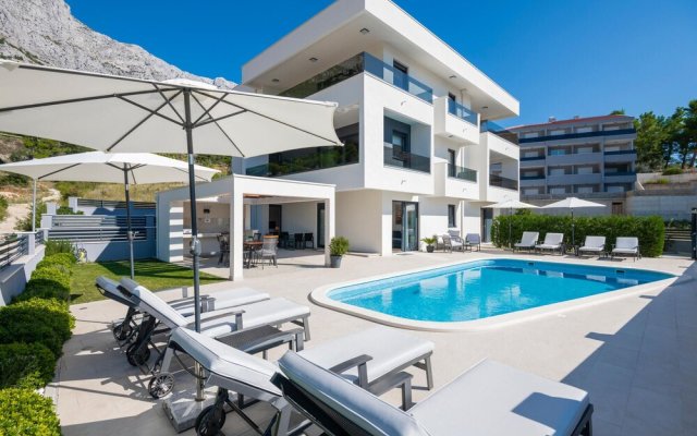 Amazing Apartment in Baska Voda With Wifi, Outdoor Swimming Pool and Heated Swimming Pool