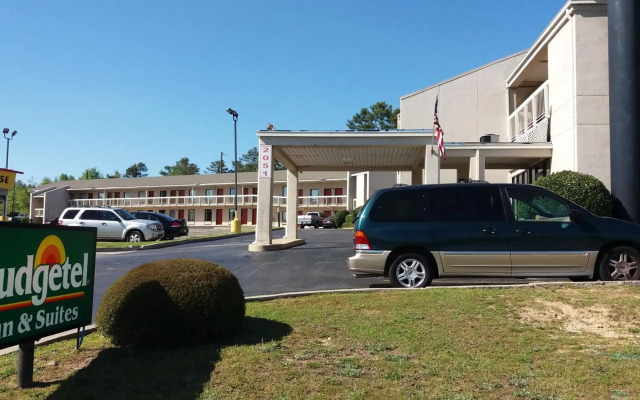 Budgetel Inn & Suites