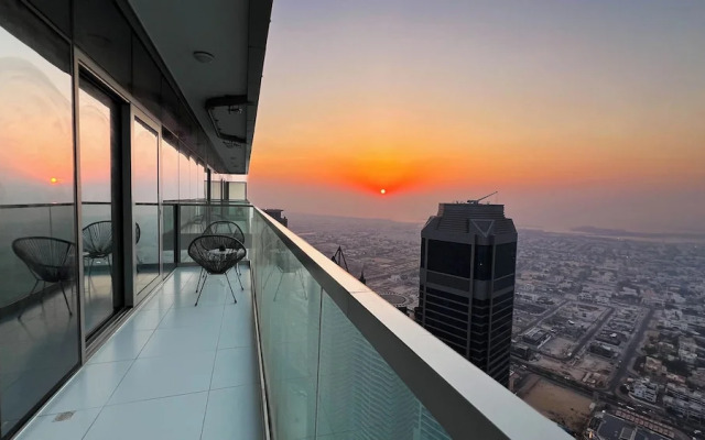 Rooftop pool-2BR Apartment Near Downtown