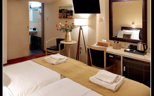 Lakonia Hotel