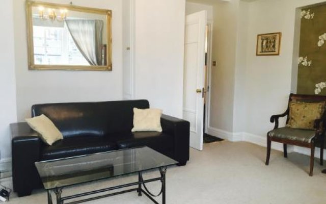 Executive Knightsbridge Apartment