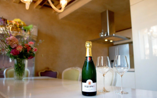 Opera Luxury Apartment