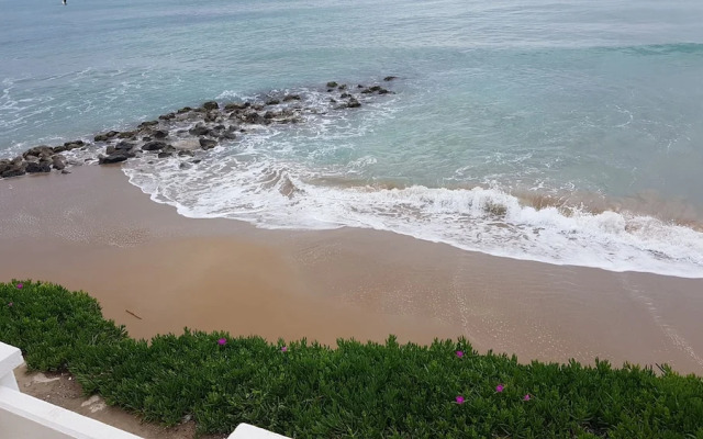 Pebble Luxury Suite by the Sea