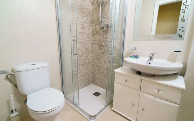 Fais in D nia With 2 Bedrooms and 2 Bathrooms