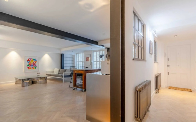 Sleek & Stylish 2BD Flat - Warren Street